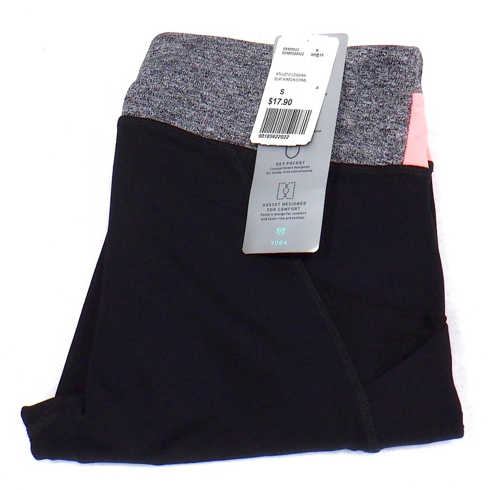 FOREVER 21 Black Capri Leggings NWT